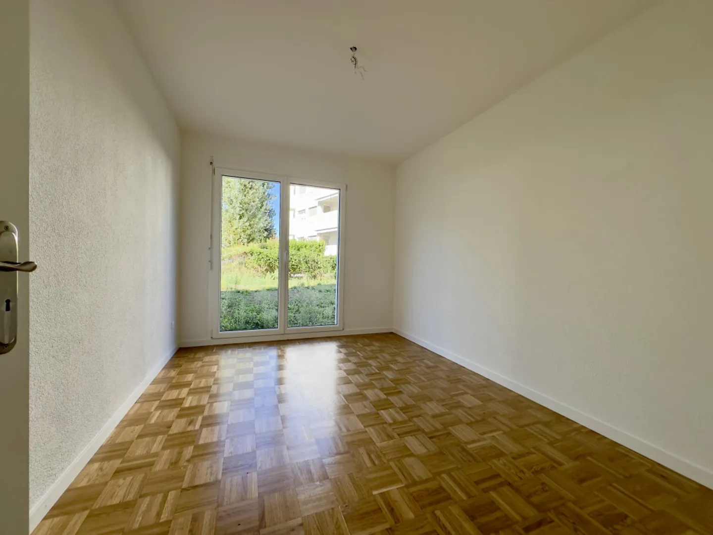 5.5 room apartment located on the ground floor - Photo 2 of 11