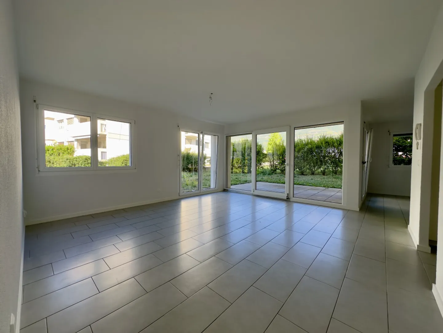 5.5 room apartment located on the ground floor - Photo 6 of 11