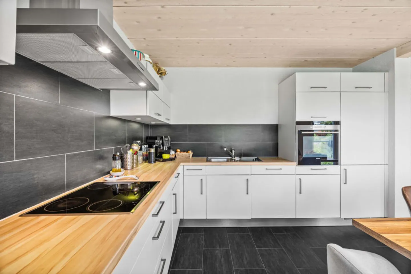 Charmante 3,5-Zimmer-Wohnung mit Balkon und freiem Blick - Foto 6 von 13