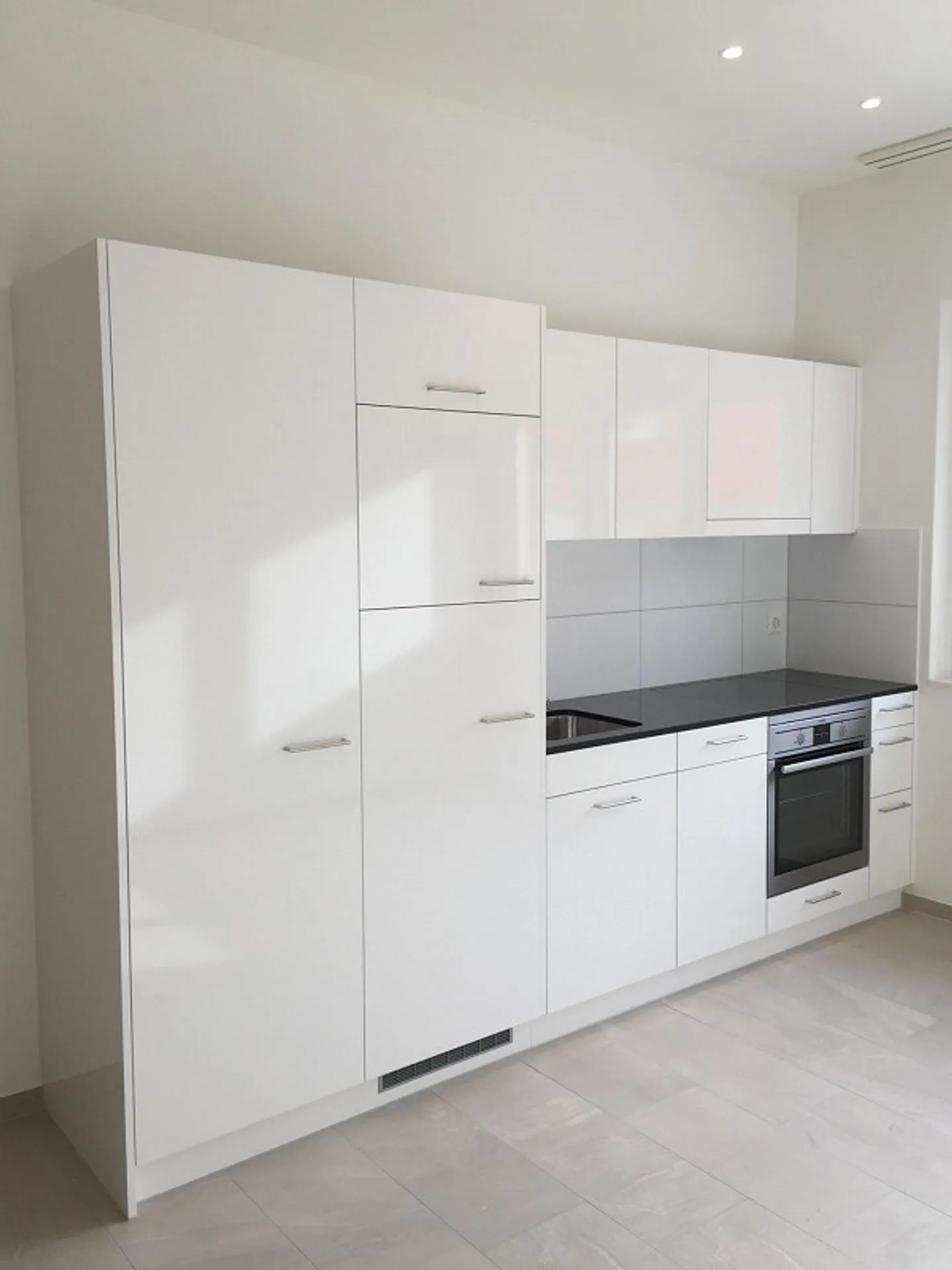 Appartement pratique d'une chambre au cœur de Pfäffikon ZH - Photo 2 sur 5