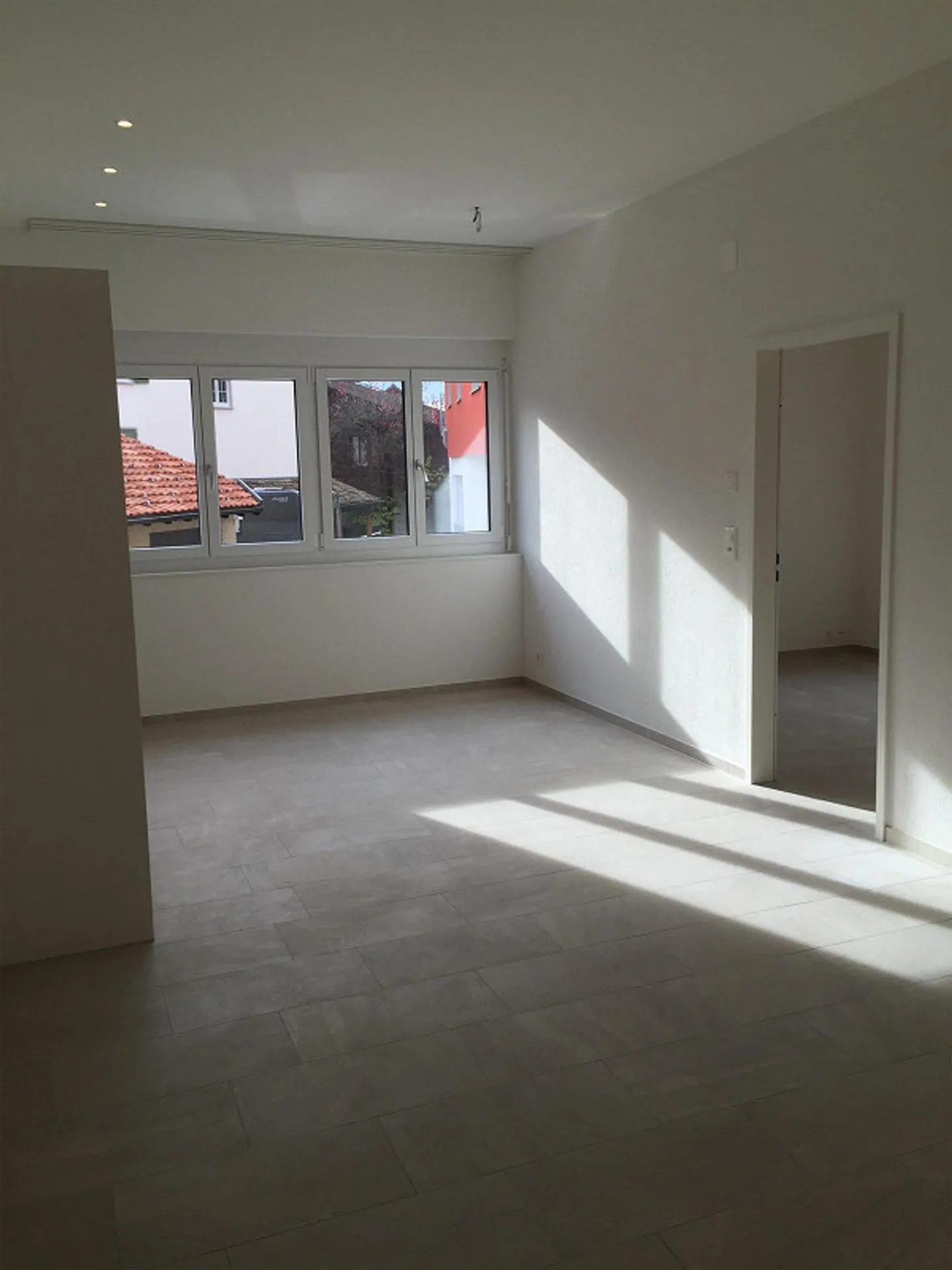 Appartement pratique d'une chambre au cœur de Pfäffikon ZH - Photo 3 sur 5