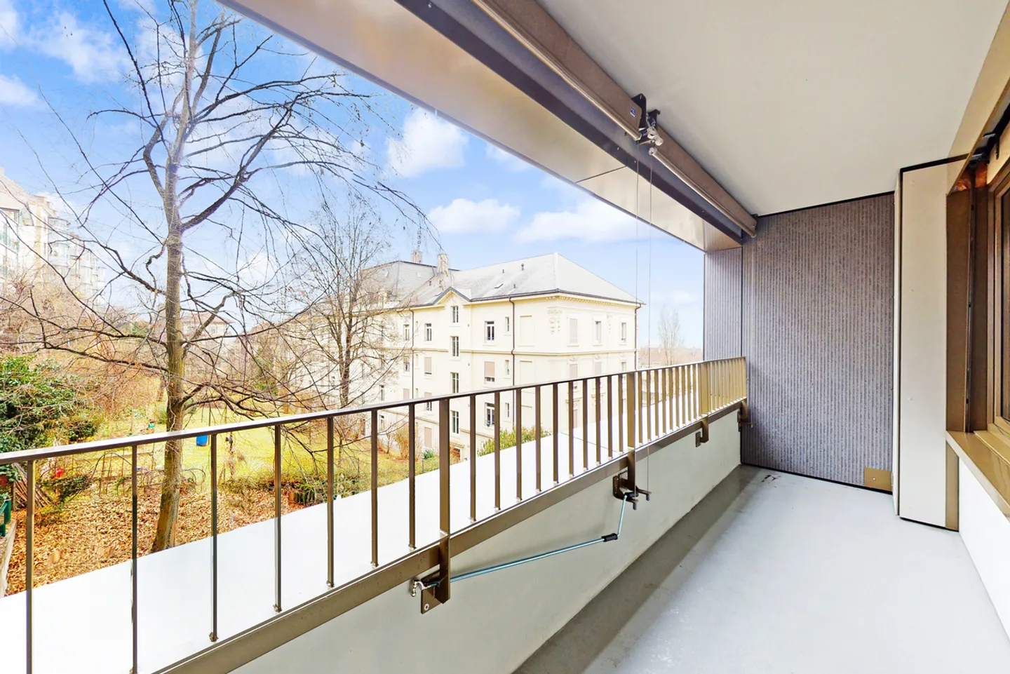 Renovated Apartment Near Station - Photo 3 of 8