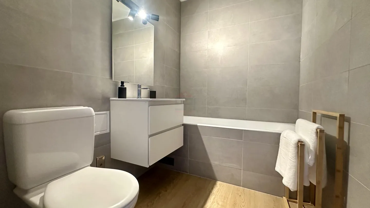 Stunning Apartment with Panoramic View - Photo 8 of 11