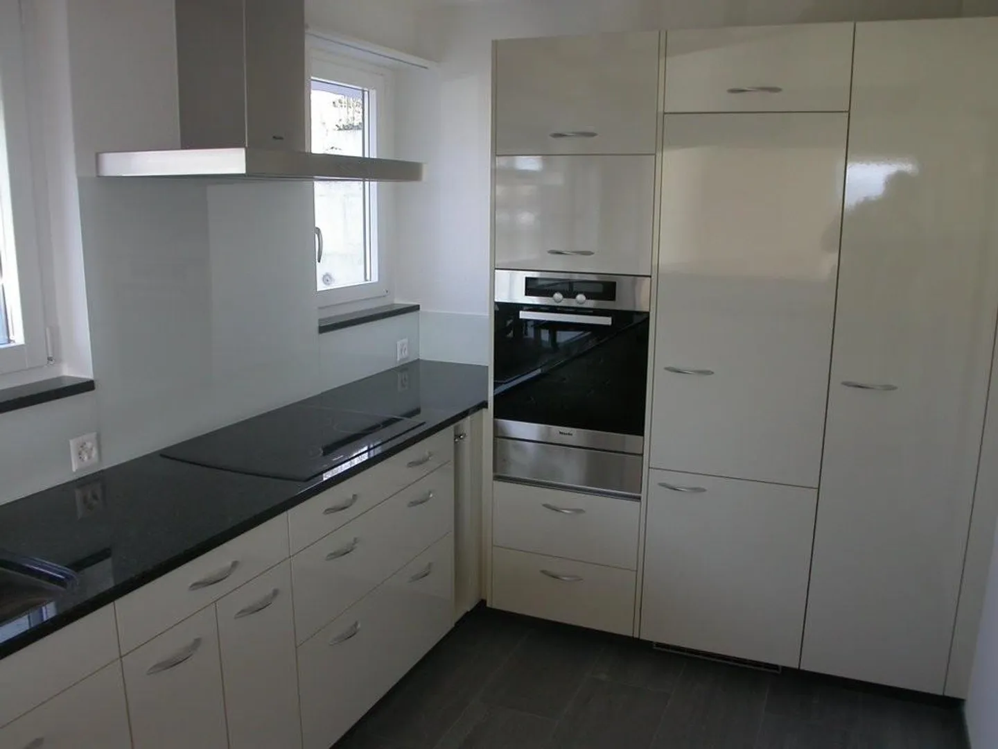 Attraktive 4.5 Zimmerwohnung mit Seesicht per 01.04.2026 zu vermieten - Foto 2 von 10