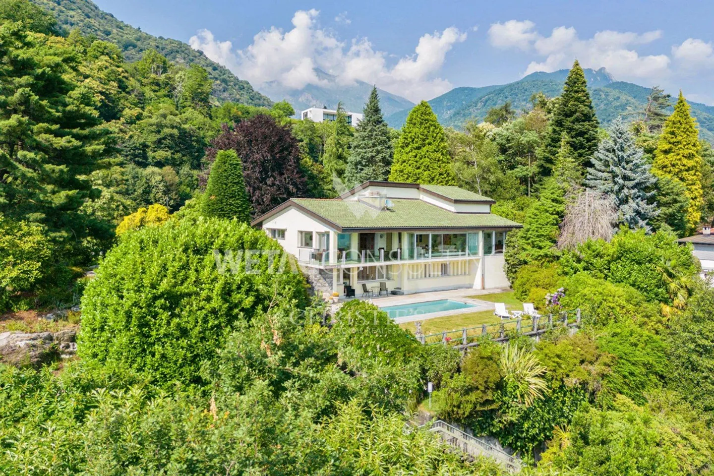 Minusio: Villa elegante con vista panoramica sul lago, piscina esterna &... - Foto 1 di 13