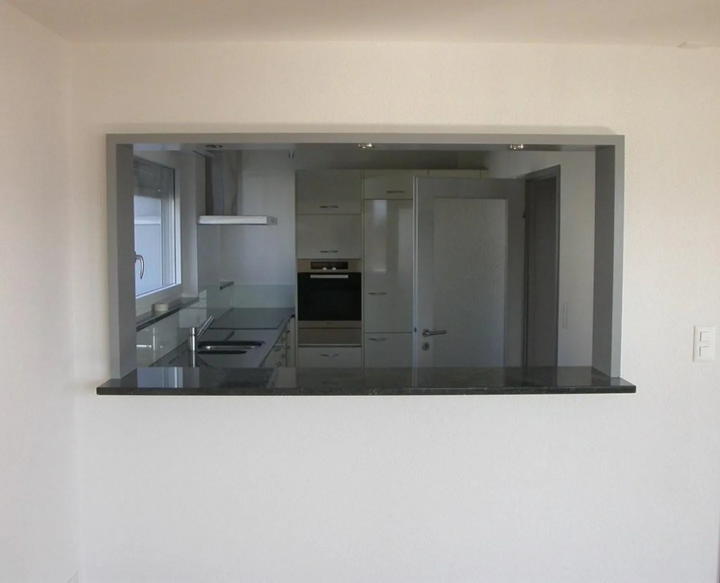 Attraktive 4.5 Zimmerwohnung mit Seesicht per 01.04.2026 zu vermieten - Foto 3 von 10