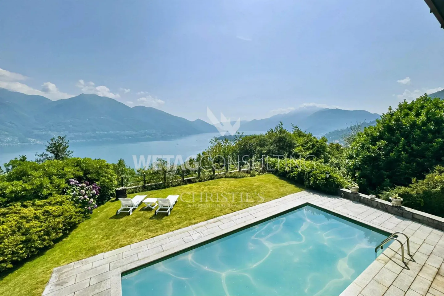 Minusio: Villa elegante con vista panoramica sul lago, piscina esterna &... - Foto 2 di 13