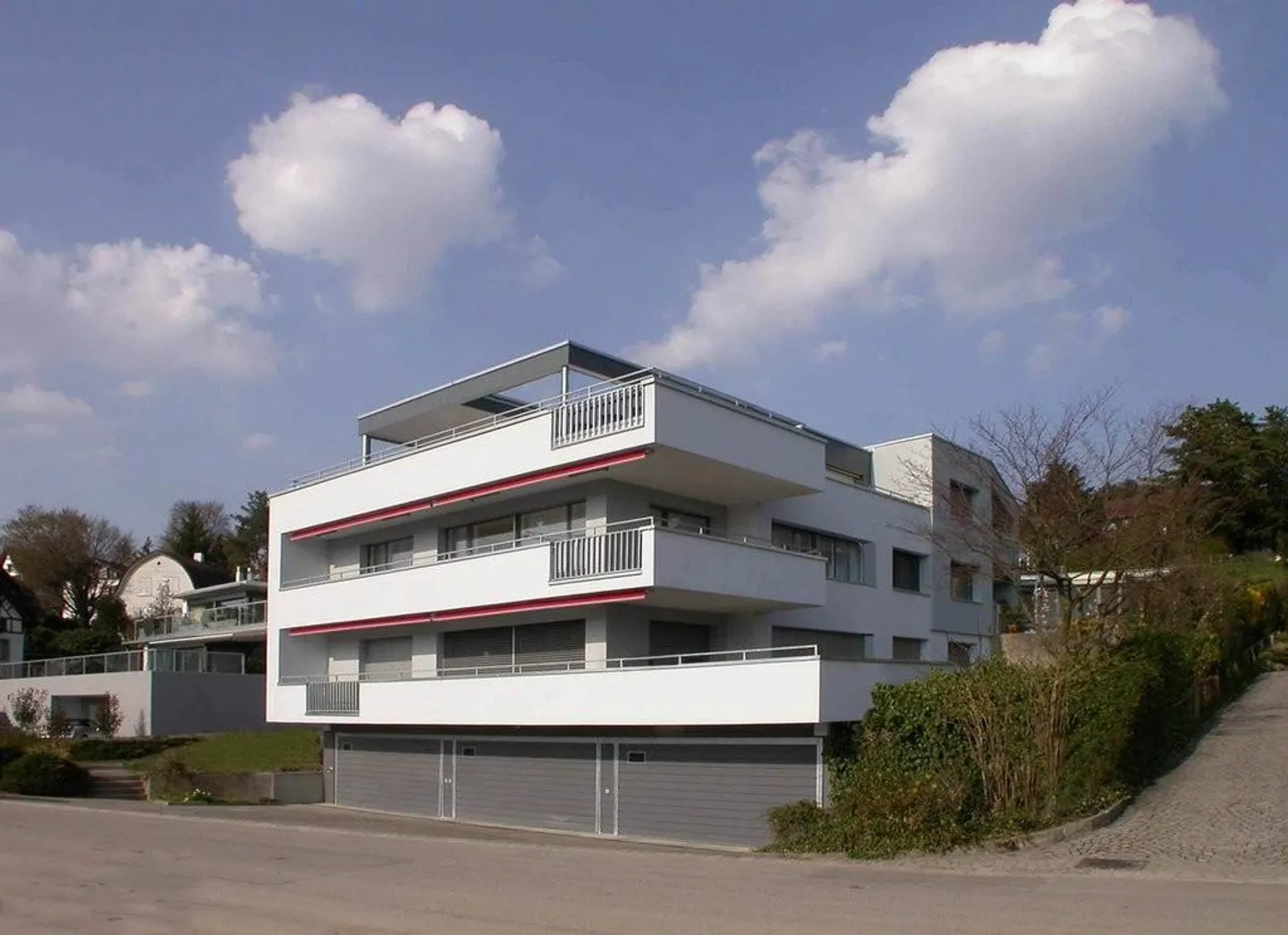 Attraktive 4.5 Zimmerwohnung mit Seesicht per 01.04.2026 zu vermieten - Foto 1 von 10