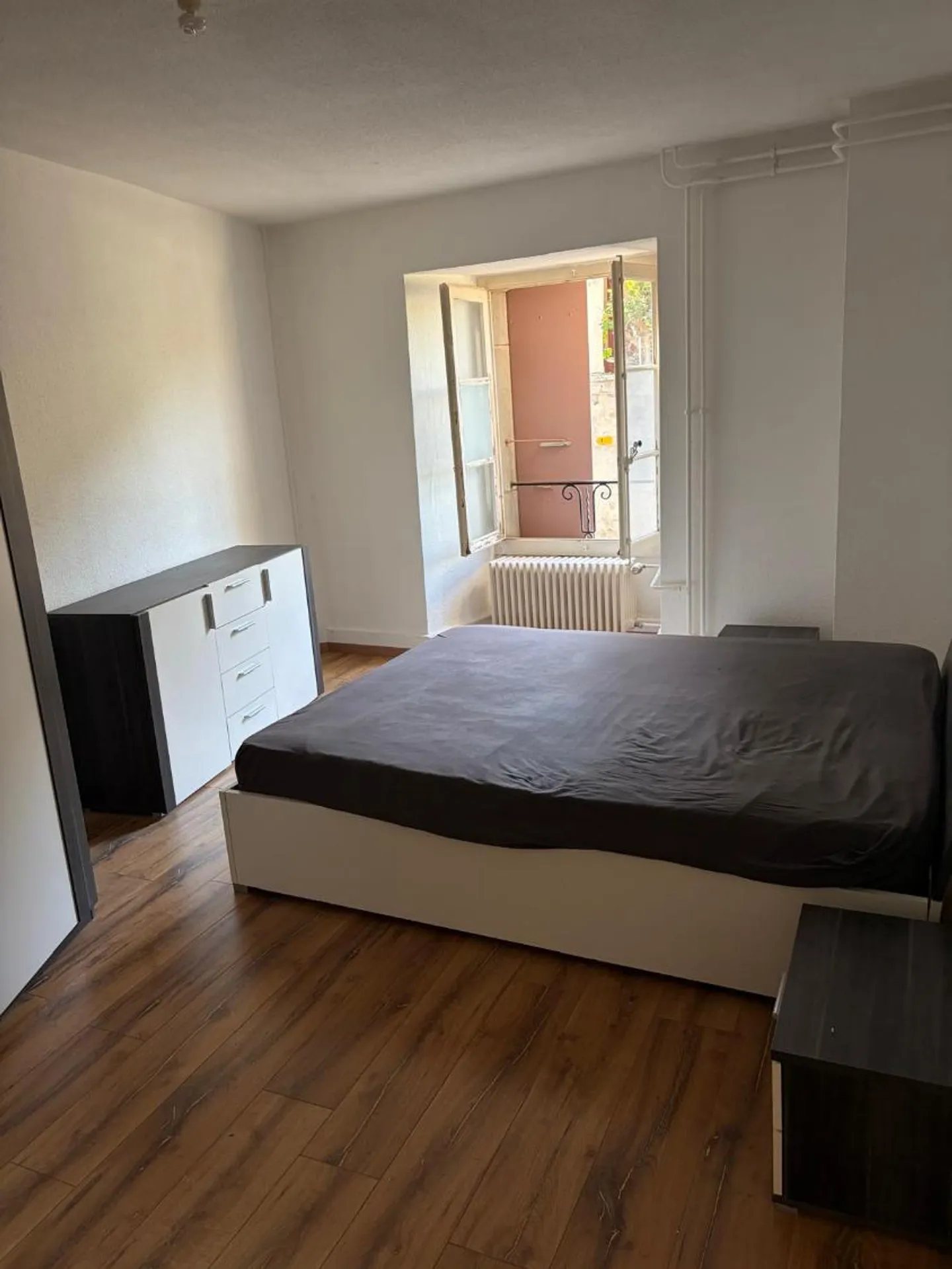 Charmant appartement 3 pièces - Photo 2 sur 4
