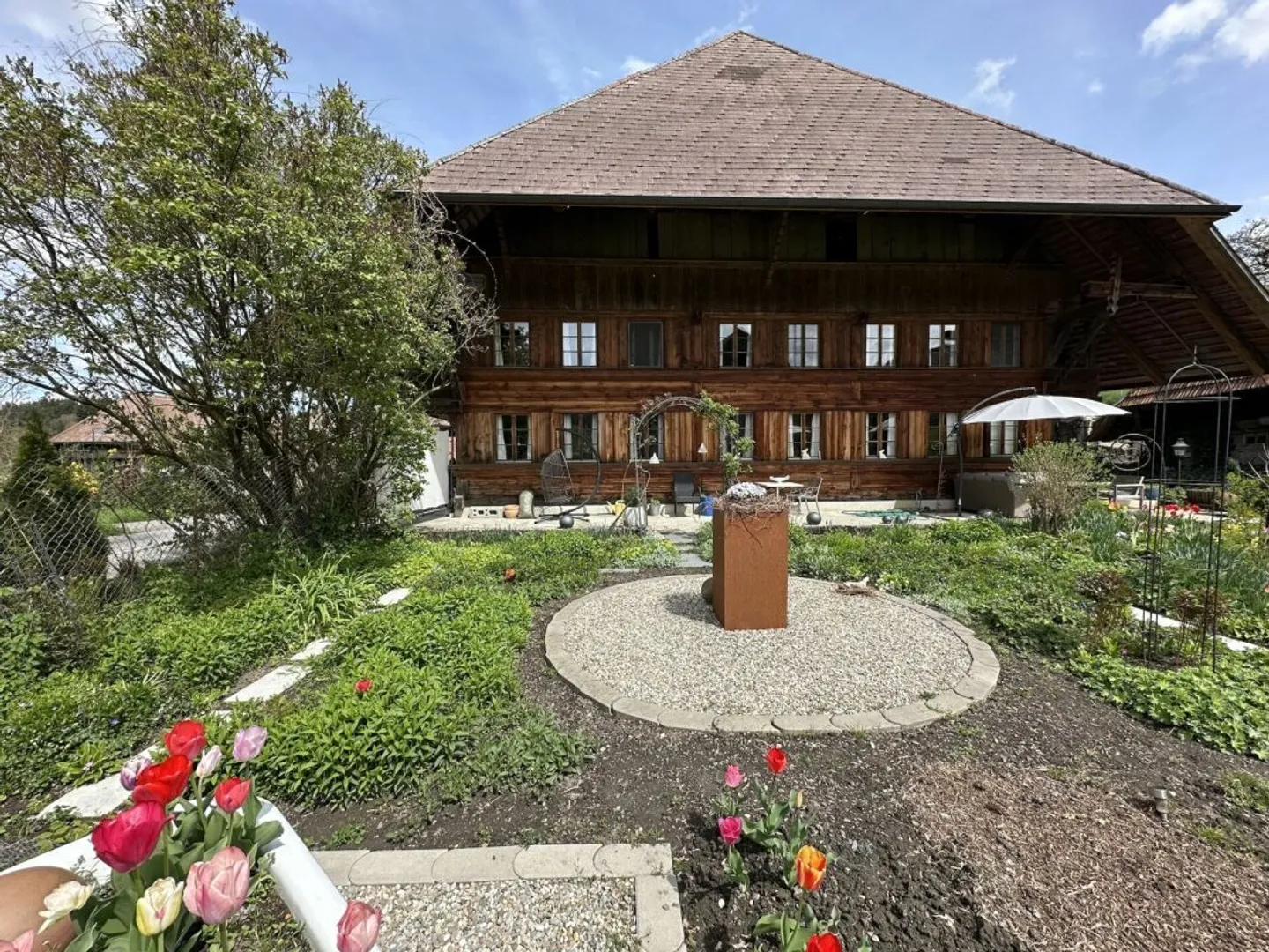 Single house for sale - Photo 1 of 14
