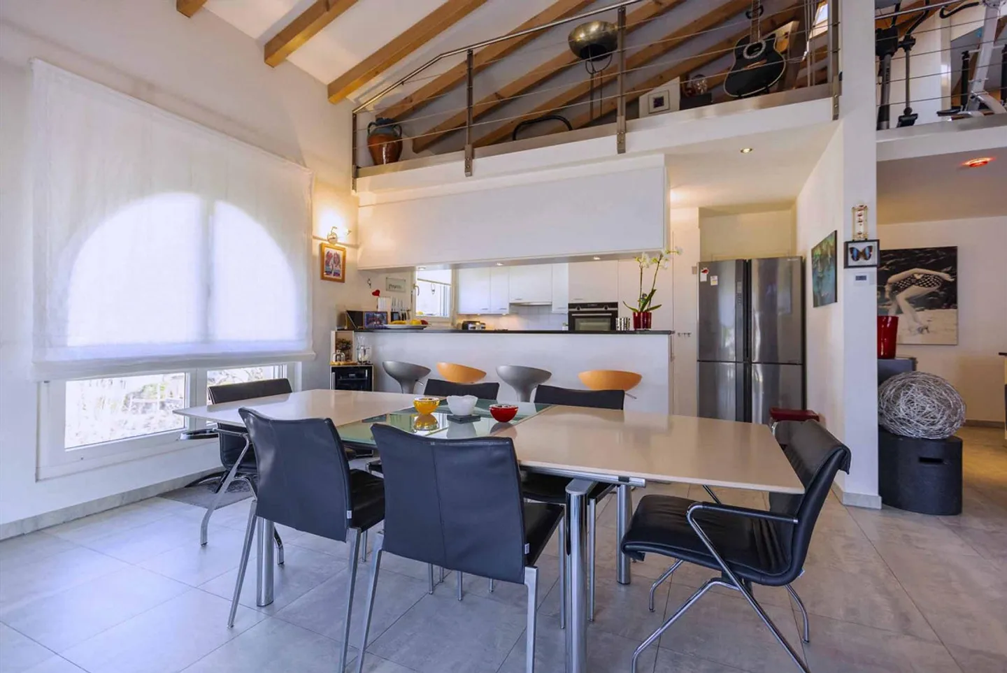 Dachgeschoss 4.5 mit Terrasse und freier Aussicht ins Grüne in Vezia - Foto 2 von 10