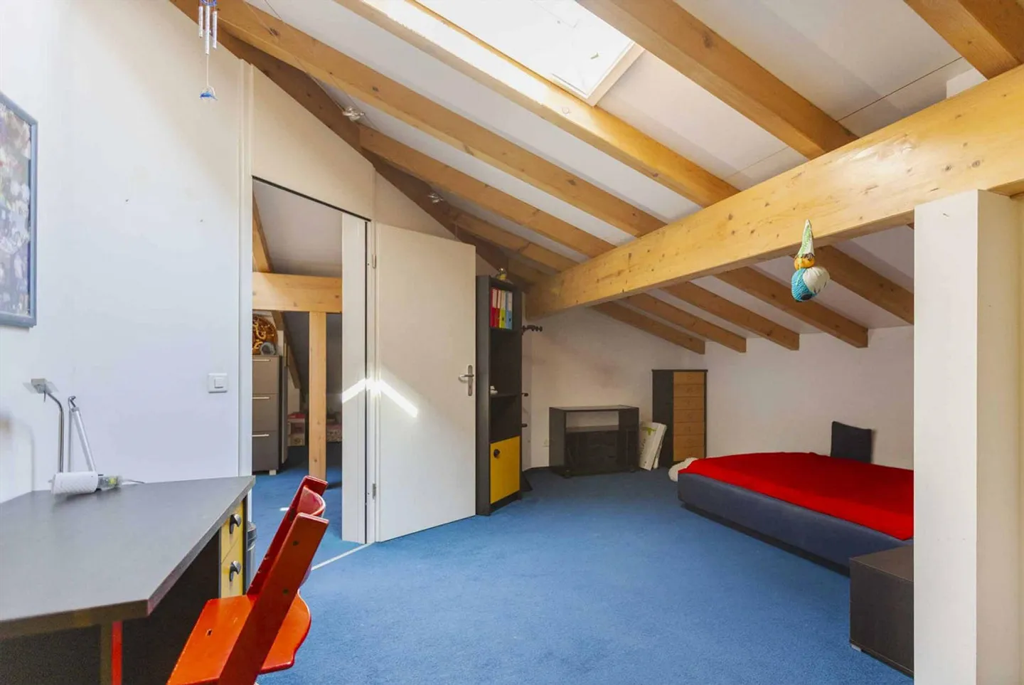 Dachgeschoss 4.5 mit Terrasse und freier Aussicht ins Grüne in Vezia - Foto 6 von 10