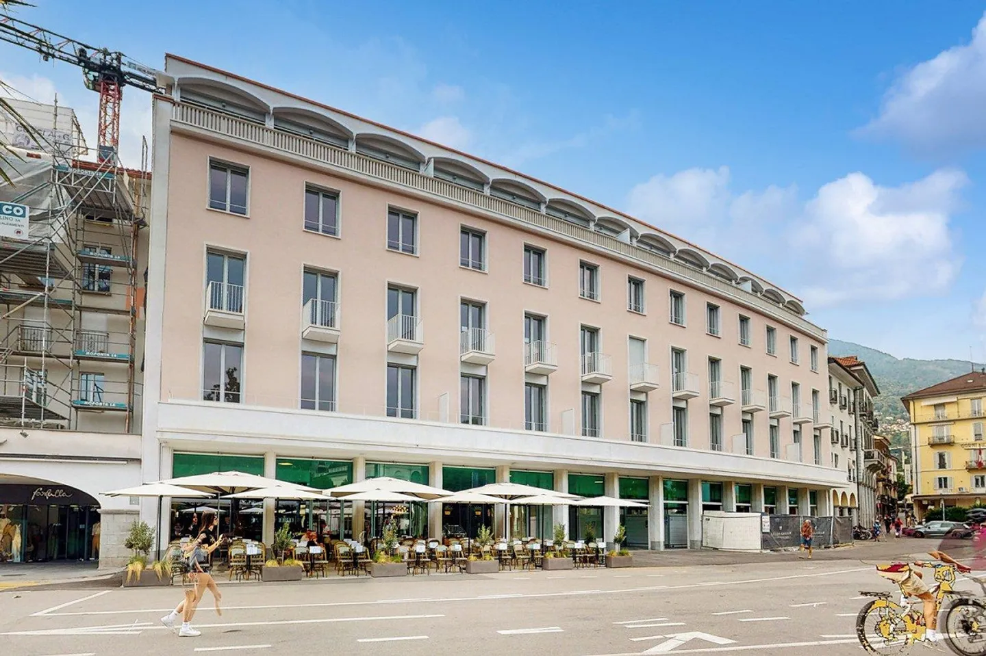 Exclusive 3.5-room apartment with lake view in the heart of Locarno - Photo 2 of 10