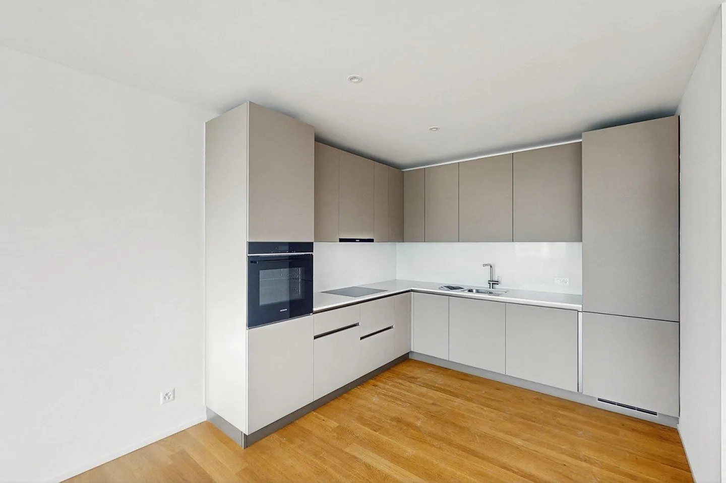 Exclusive 3.5-room apartment with lake view in the heart of Locarno - Photo 4 of 10