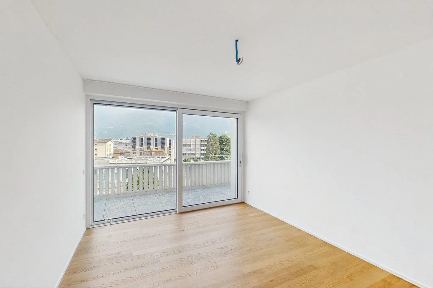 Exclusive 3.5-room apartment with lake view in the heart of Locarno - Photo 6 of 10