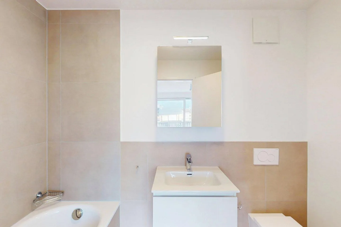 Exclusive 3.5-room apartment with lake view in the heart of Locarno - Photo 8 of 10