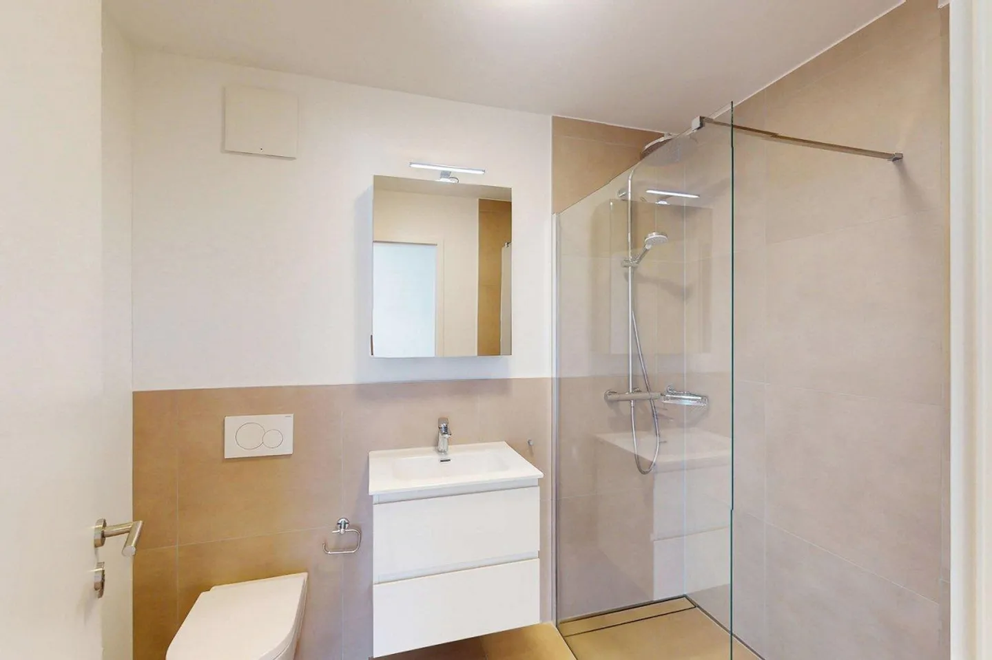 Exclusive 3.5-room apartment with lake view in the heart of Locarno - Photo 9 of 10
