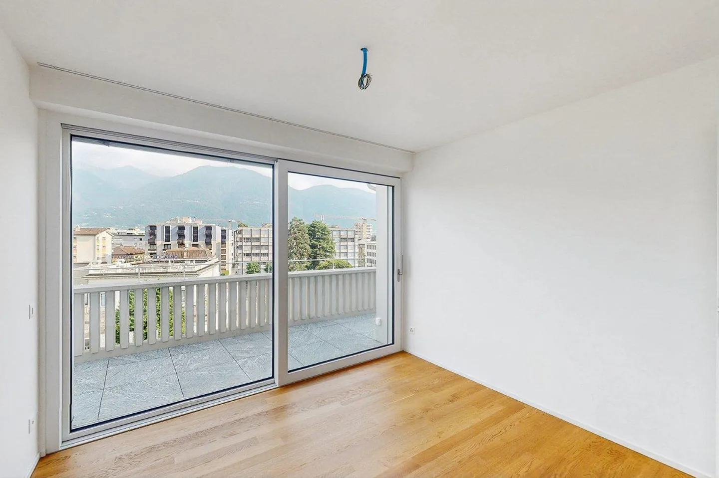 Exclusive 3.5-room apartment with lake view in the heart of Locarno - Photo 10 of 10