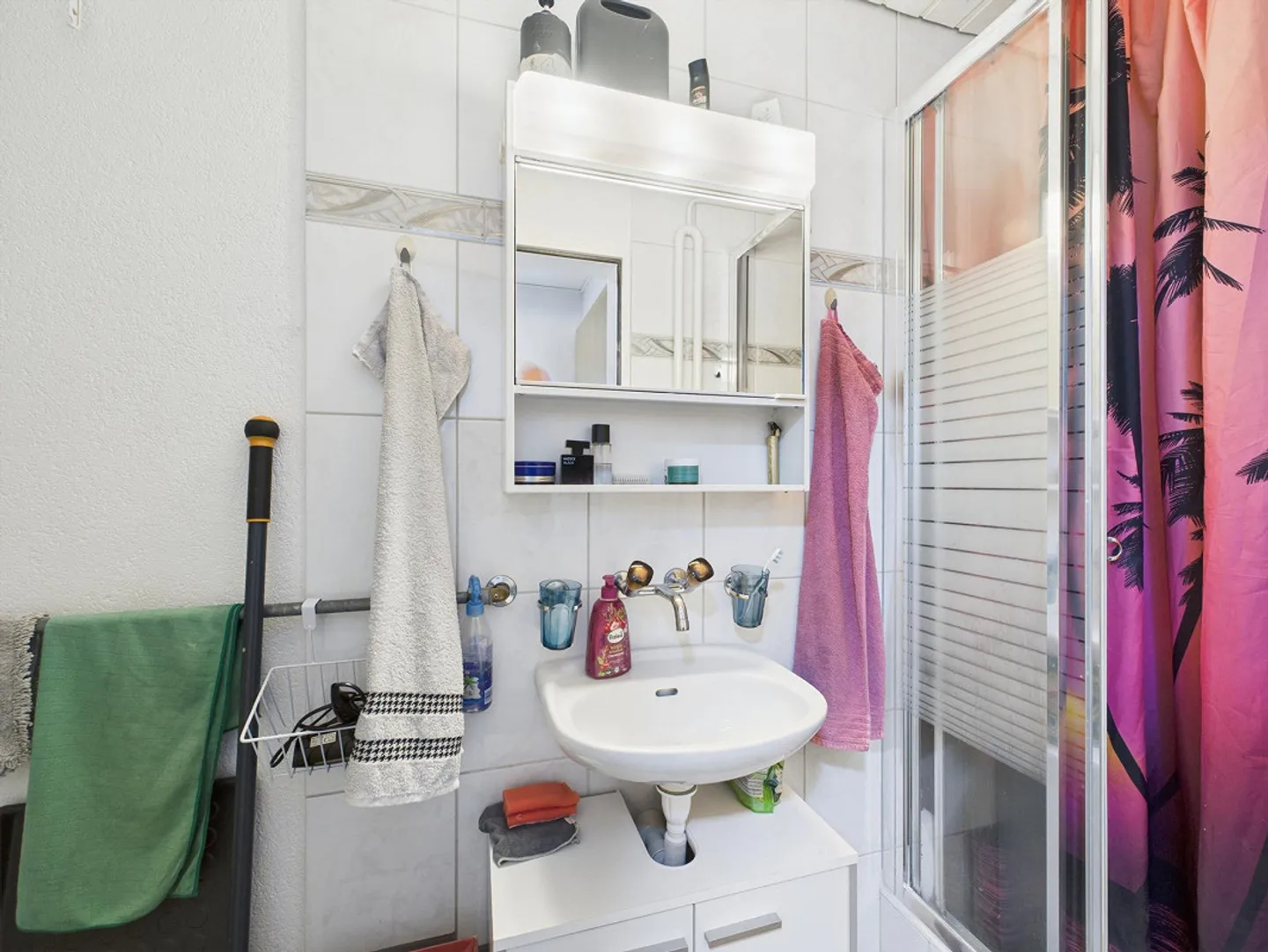 Beautiful 4.5 Room Apartment in a Quiet Neighborhood - Photo 8 of 9