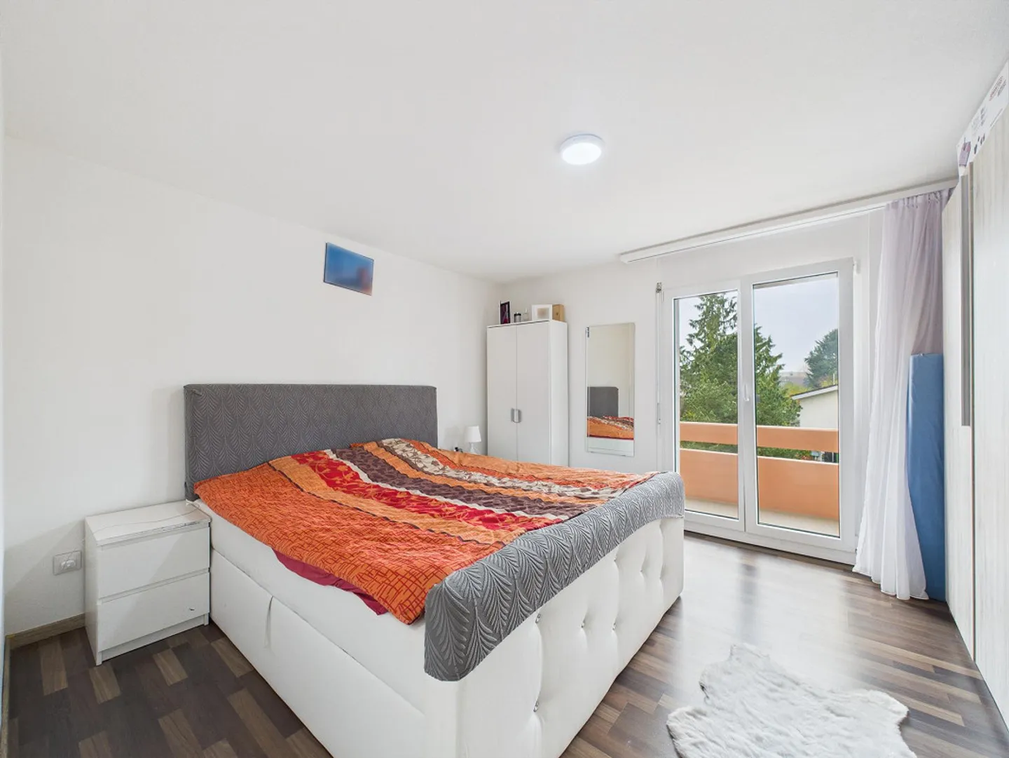 Beautiful 4.5 Room Apartment in a Quiet Neighborhood - Photo 5 of 9