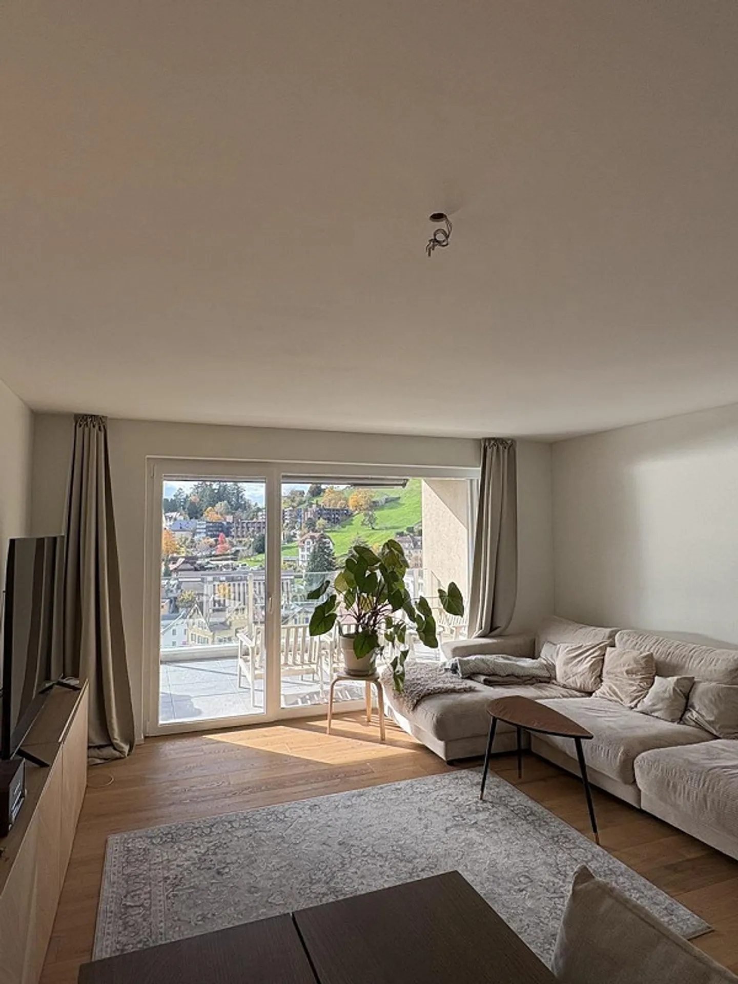 Appartement Charmant avec Vue sur le Lac - Photo 4 sur 9
