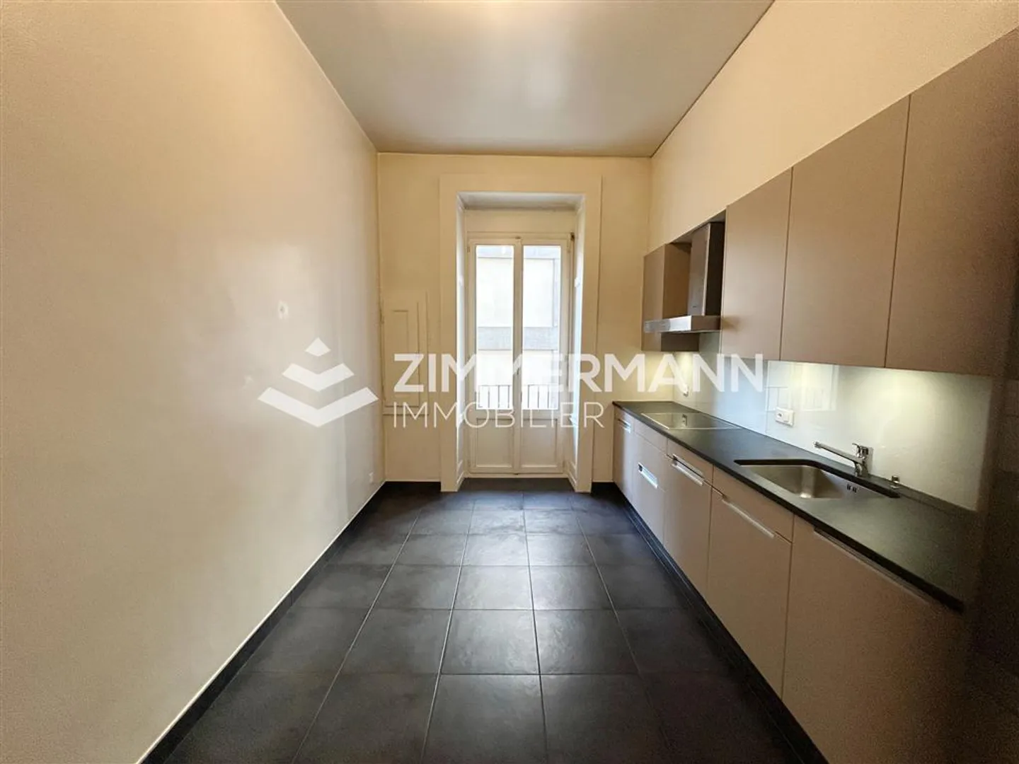Appartement spacieux de 5 pièces sur les quais du Mont-Blanc - Photo 6 sur 12
