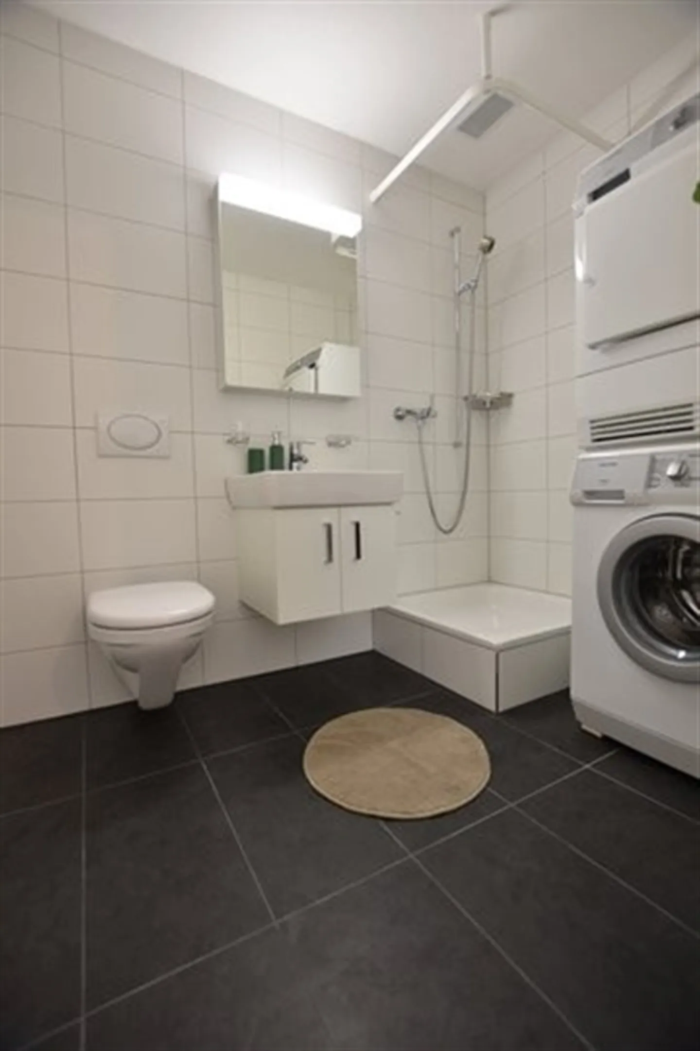 Appartamento moderno di 4,5 stanze in un quartiere tranquillo - Foto 8 di 11