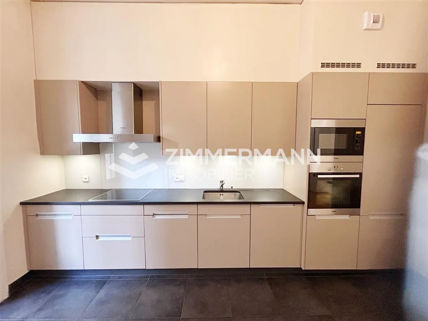 Appartement spacieux de 5 pièces sur les quais du Mont-Blanc - Photo 7 sur 12