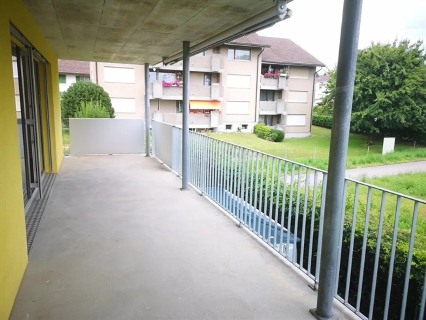 Appartamento moderno di 4,5 stanze in un quartiere tranquillo - Foto 9 di 11