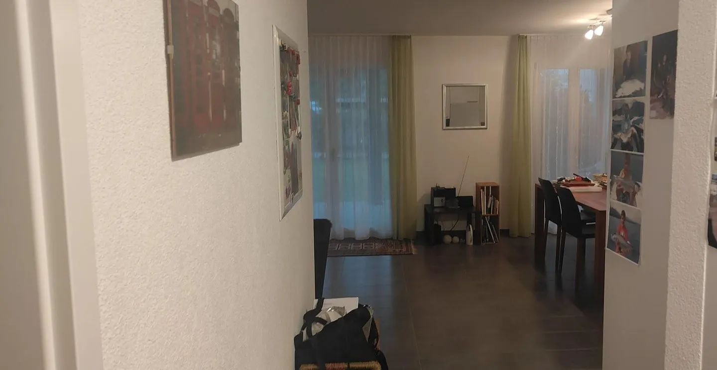 Topmoderne 2.5-Zimmerwohnung im Erdgeschoss mit Garten-Terrasse - Foto 2 von 8
