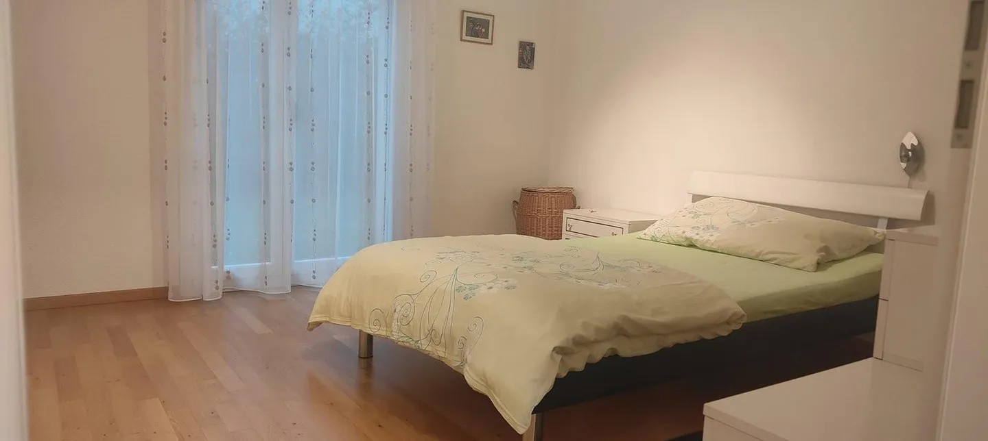 Topmoderne 2.5-Zimmerwohnung im Erdgeschoss mit Garten-Terrasse - Foto 5 von 8