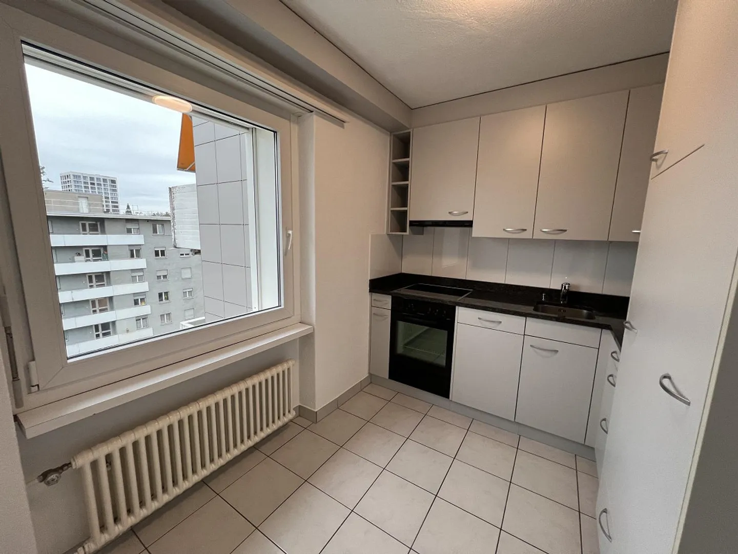 Renovated apartment in a central location - Photo 3 of 8