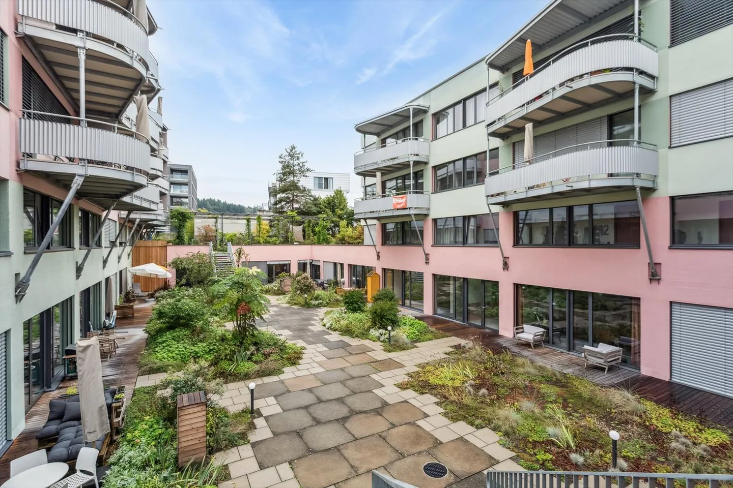 Central and yet quiet! - Photo 2 of 12