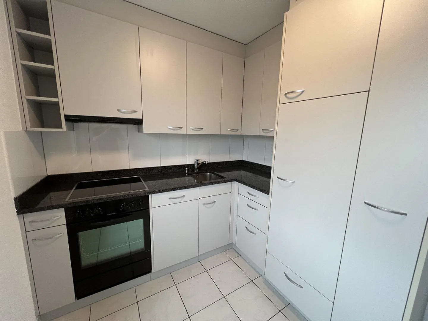 Renovated apartment in a central location - Photo 2 of 8