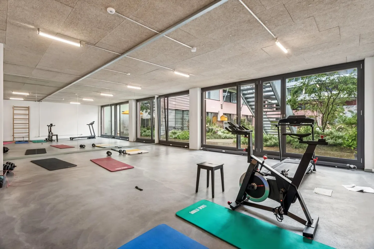 Central and yet quiet! - Photo 10 of 12