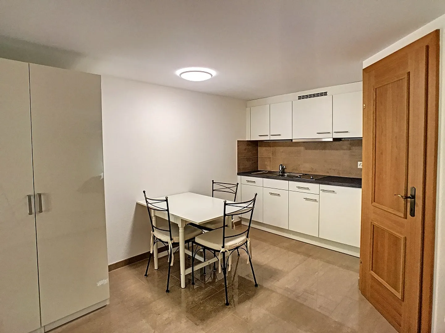Apartment for rent - Photo 1 of 5