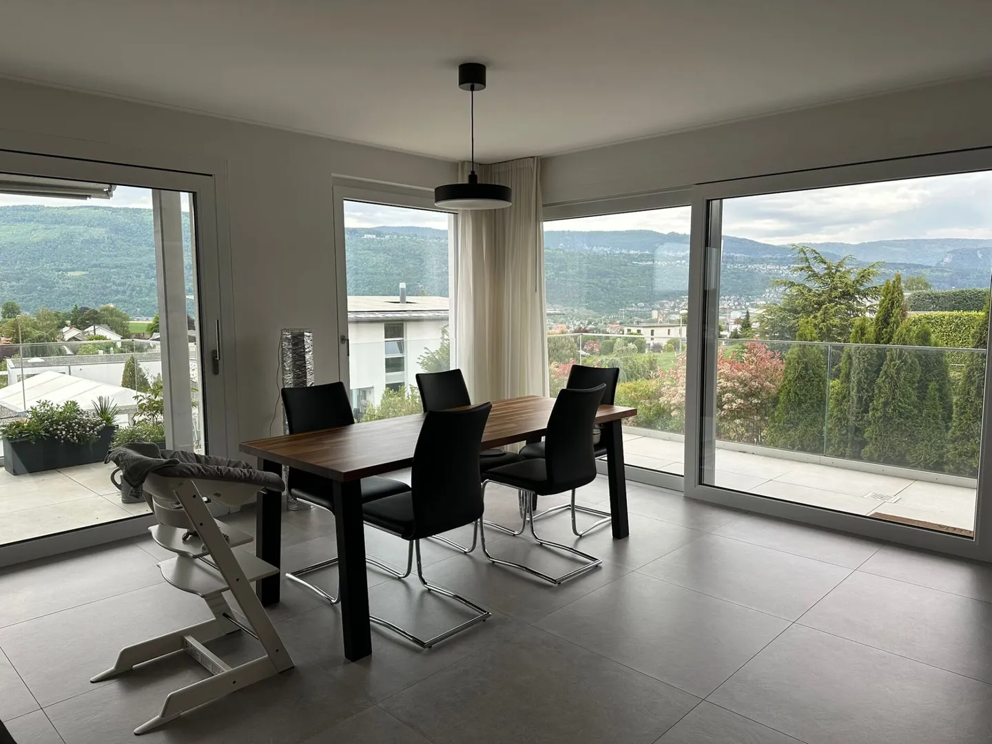Appartamento elegante di 4,5 stanze con finiture di alta qualità - Foto 4 di 10