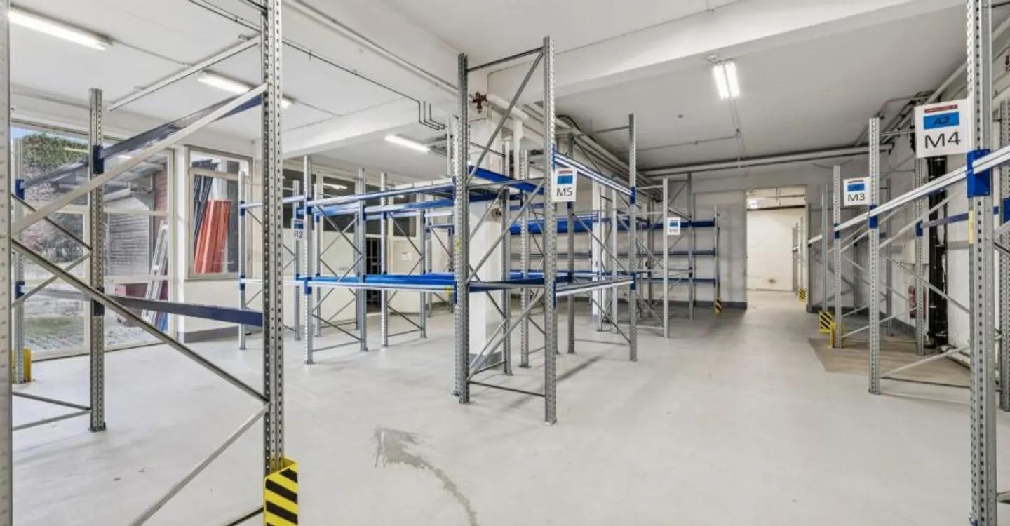 Espace industriel avec bureaux - Photo 6 sur 9