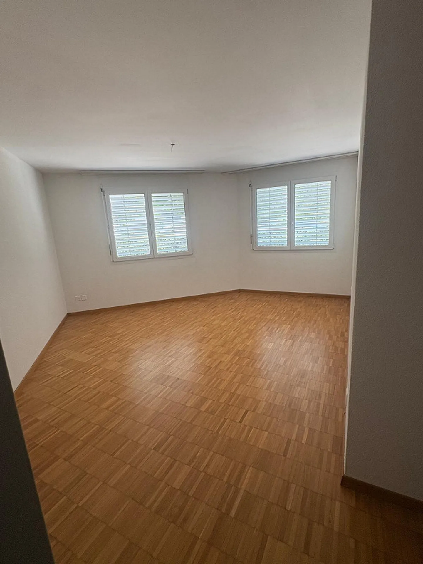 Appartamento luminoso di 4,5 stanze con balcone e bella vista a Wil SG - Foto 7 di 14