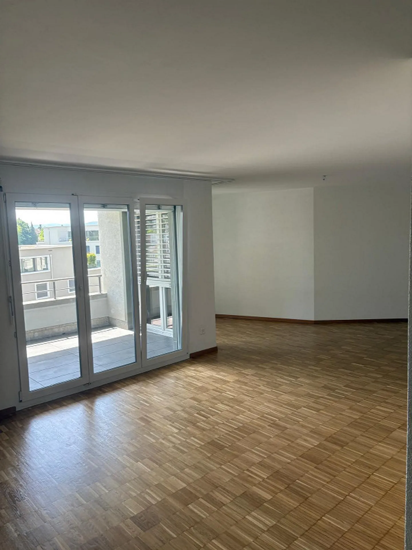 Appartamento luminoso di 4,5 stanze con balcone e bella vista a Wil SG - Foto 8 di 14