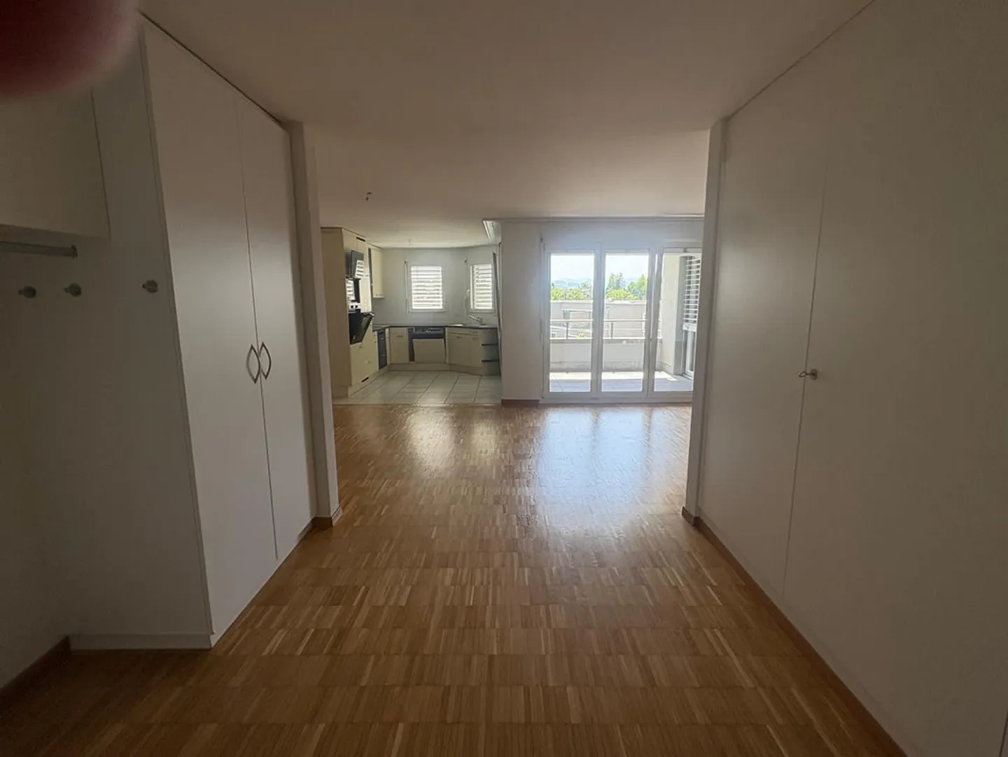 Appartamento luminoso di 4,5 stanze con balcone e bella vista a Wil SG - Foto 9 di 14