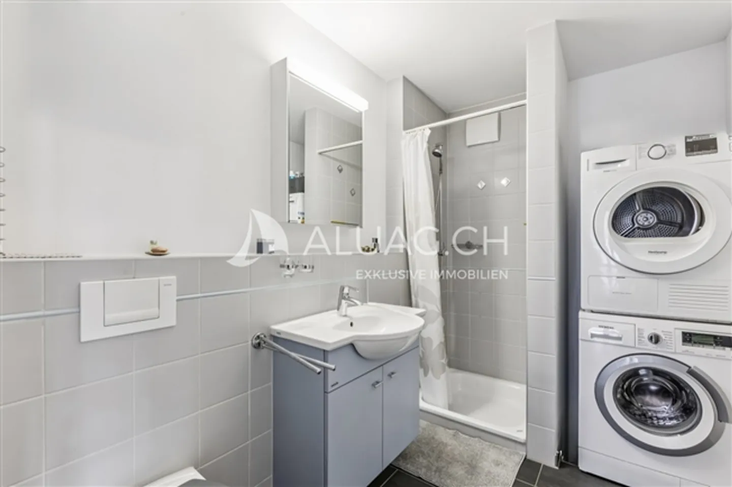 Bright Apartment by the River - Photo 11 of 13