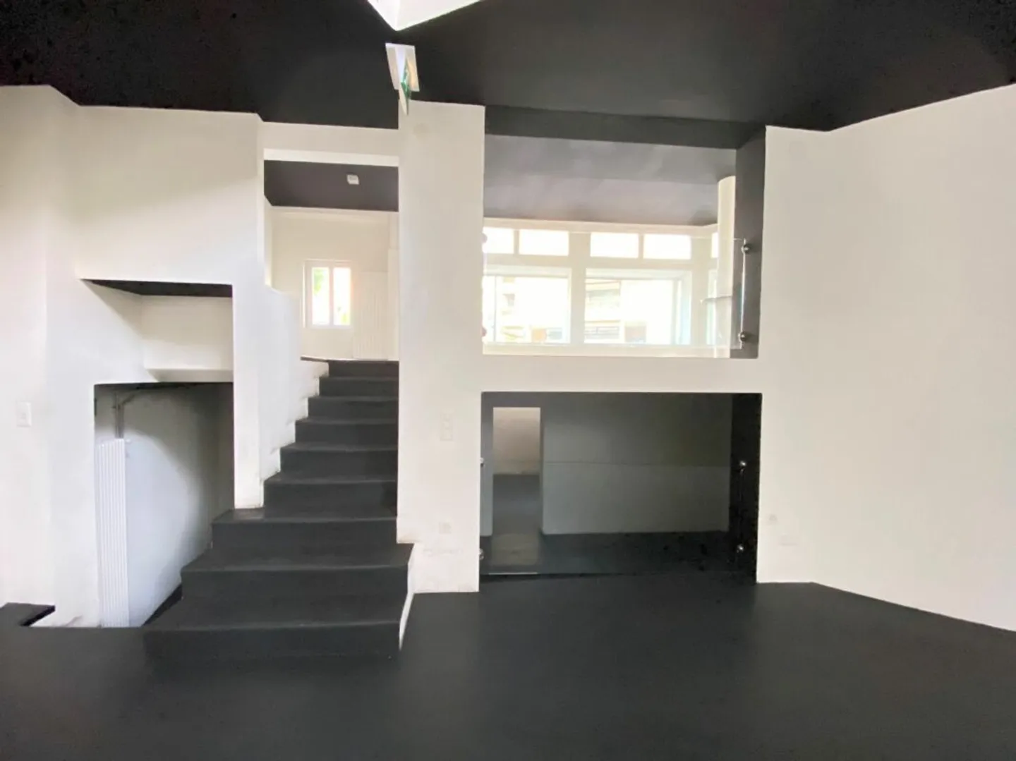 Business with display windows just two steps from the waterfront promenade - Photo 7 of 10