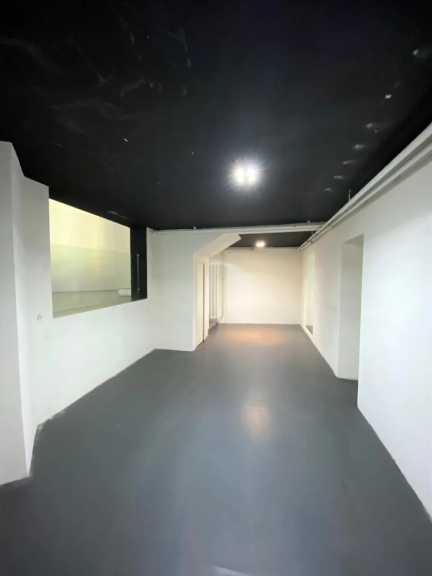 Business with display windows just two steps from the waterfront promenade - Photo 9 of 10