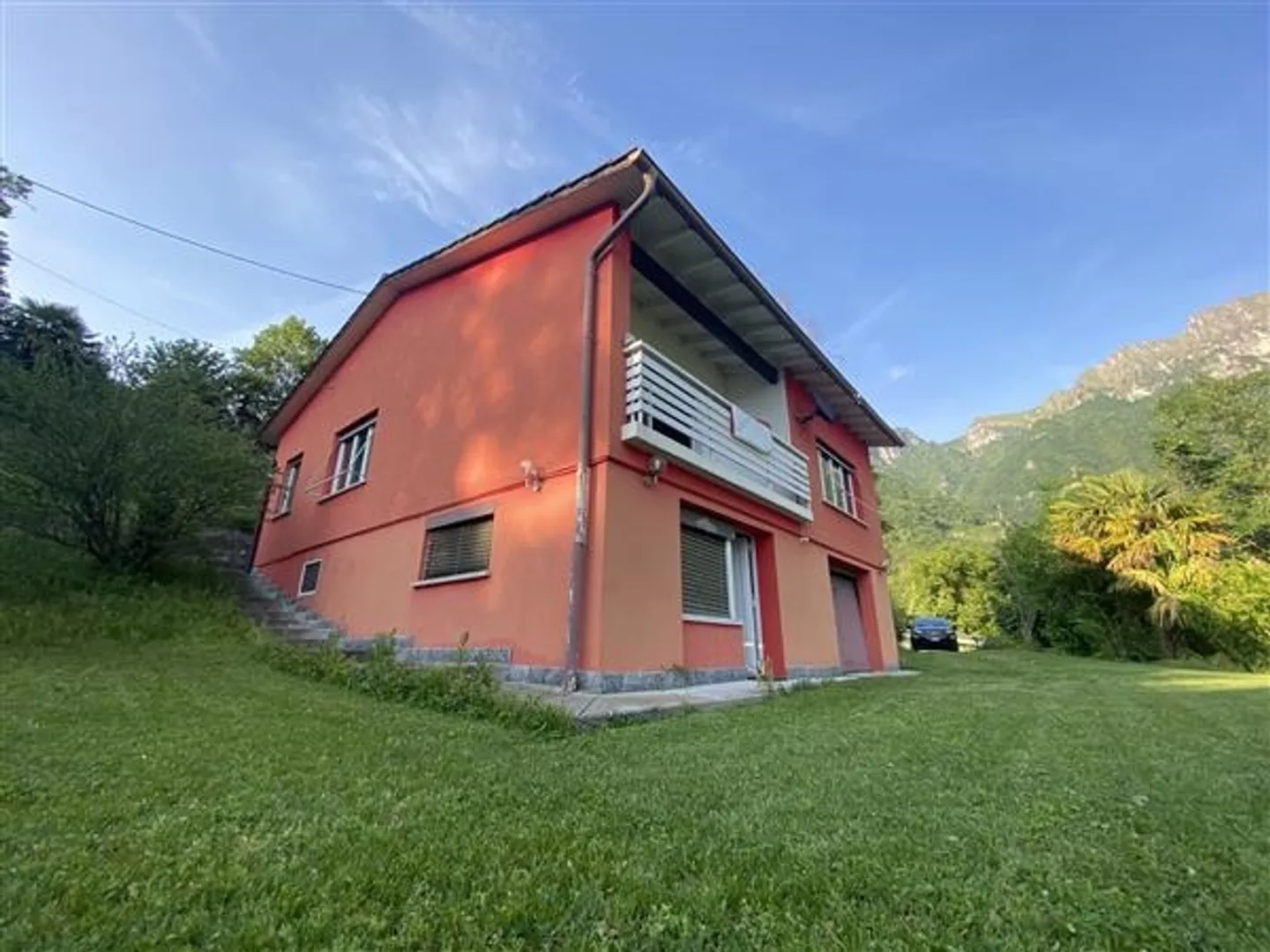 Bella casa con 4,5 stanze a Rovio - Foto 1 di 10