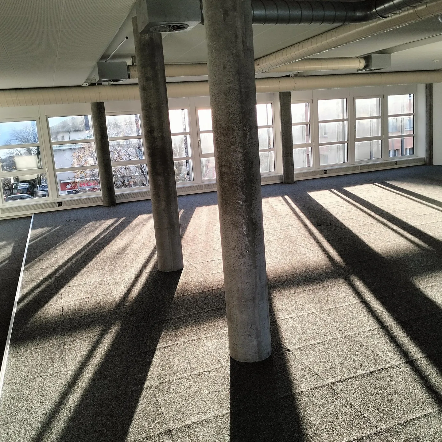 Locali moderni - posizione ideale per ufficio/attività tranquilla! Affitto 138.-/m2! - Foto 3 di 6