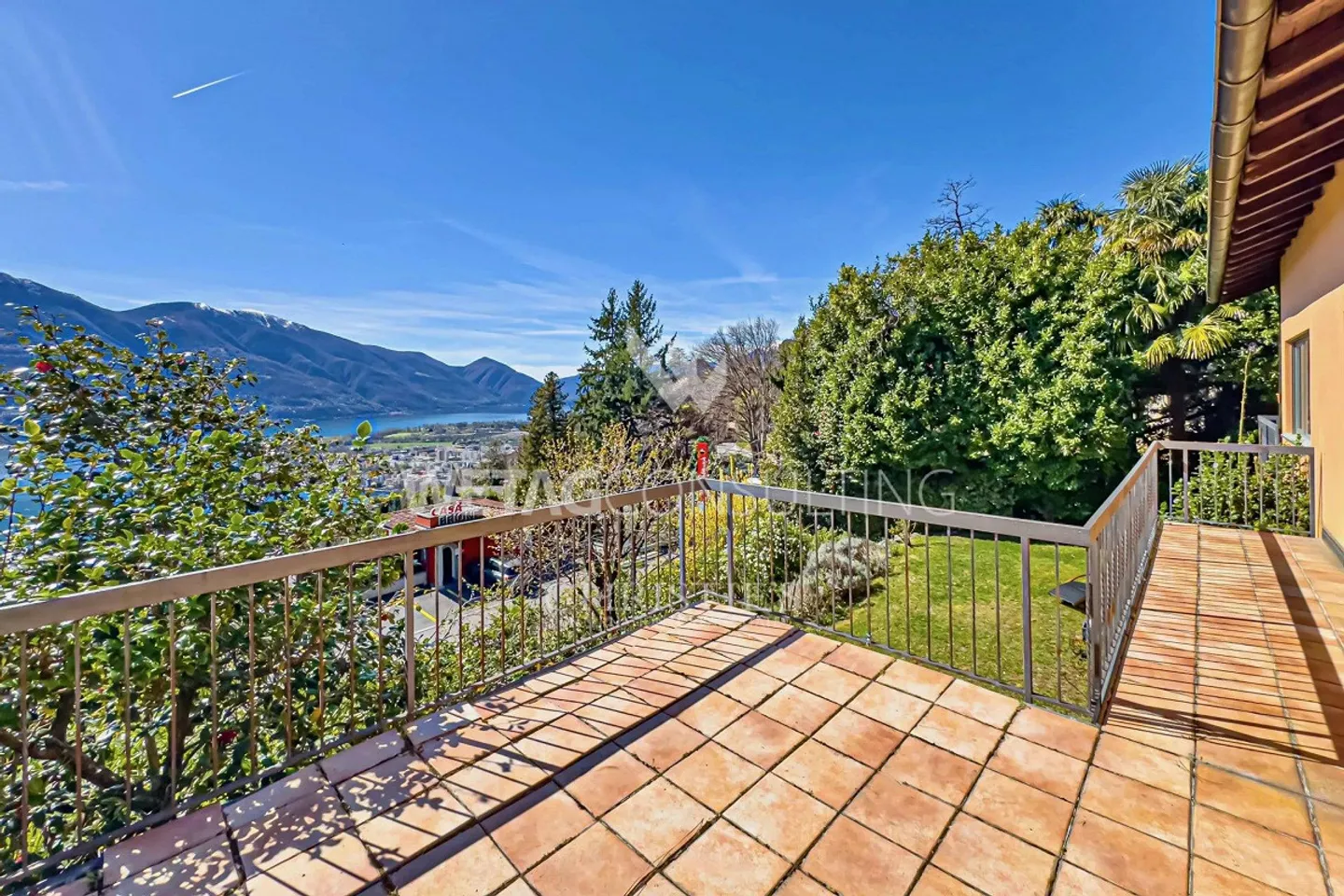 Minusio: Casa in stile ticinese con giardino e vista lago in vendita - Foto 2 di 13