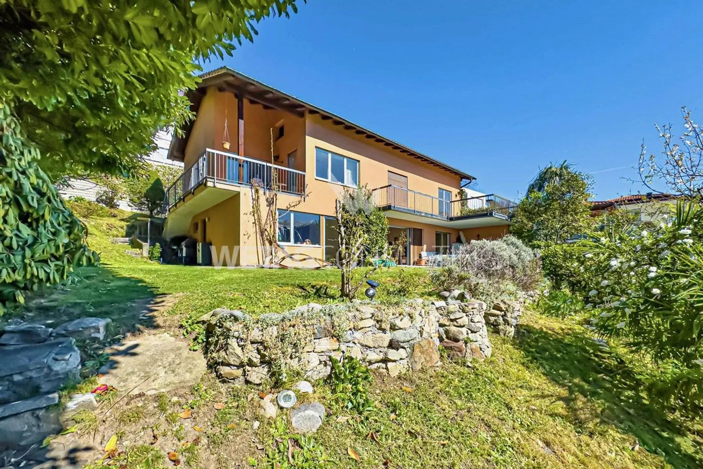 Minusio: Casa in stile ticinese con giardino e vista lago in vendita - Foto 11 di 13