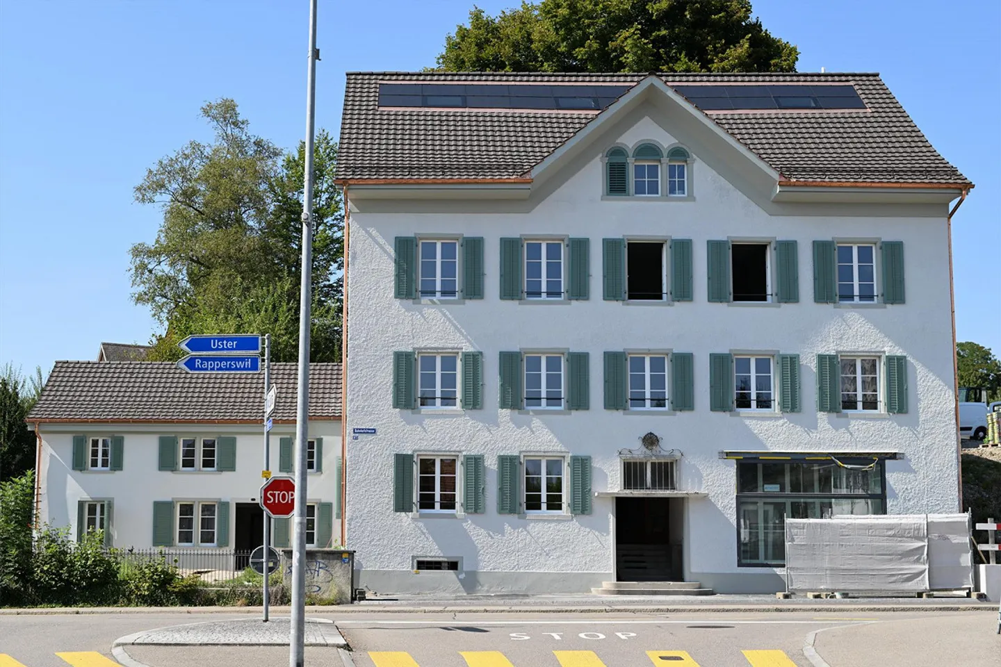 Charming 2.5-Room Apartment Modern Renovated Near Wetzikon Train Station - Photo 1 of 6