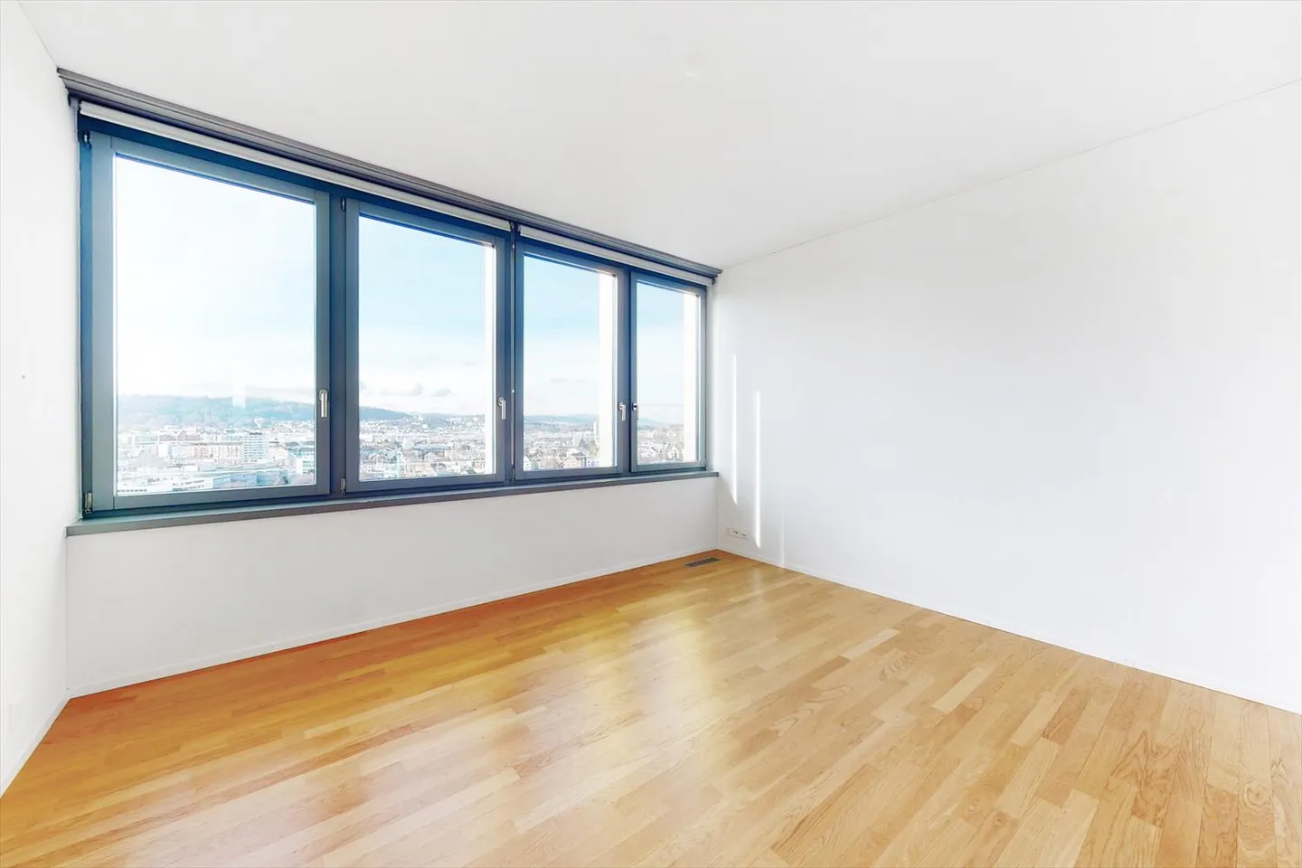 LEUTSCHENTOWER - Living at the highest level - Photo 5 of 7